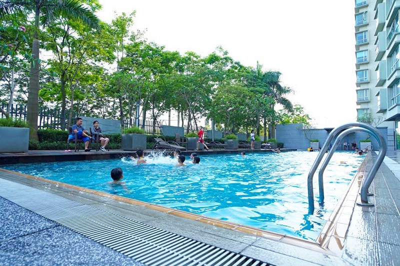 Bể bơi chung cư Canal Park Hà Nội Garden City Thạch Bàn - Long Biên