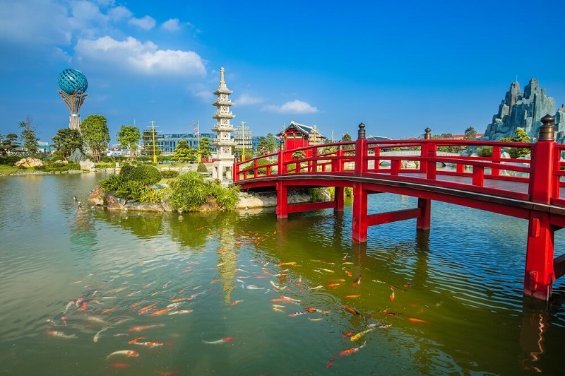 Hồ cá chép đỏ Vườn Nhật Vinhomes Smart City