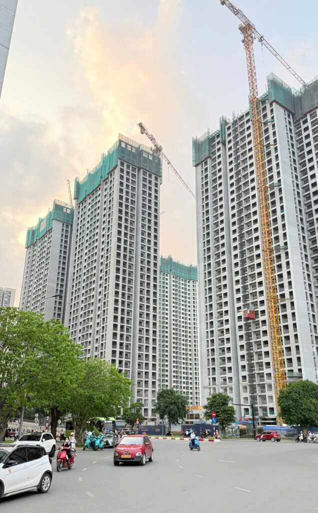 Ảnh thực tế tiến độ The Sola Park Vinhomes Smart City tháng 5/2025