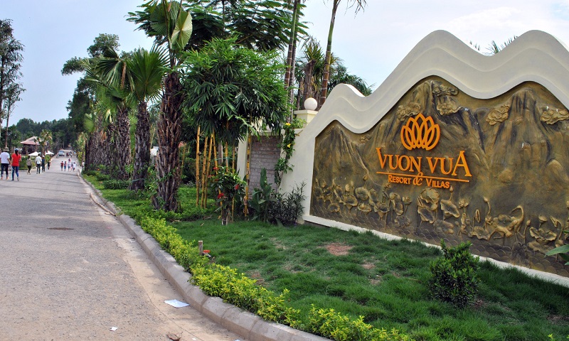 Cổng vào dự án Vườn Vua Resort Phú Thọ